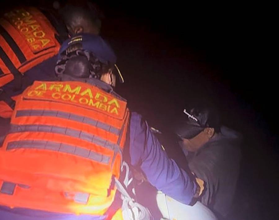 Al menos un muerto y cuatro desaparecidos por naufragio con 20 migrantes en Caribe colombiano