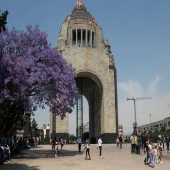 Trabajador muere al caer del Monumento a la Revoluci&oacute;n