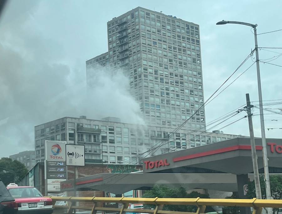 Se registra un incendio en edificio de condominios en Azcapotzalco