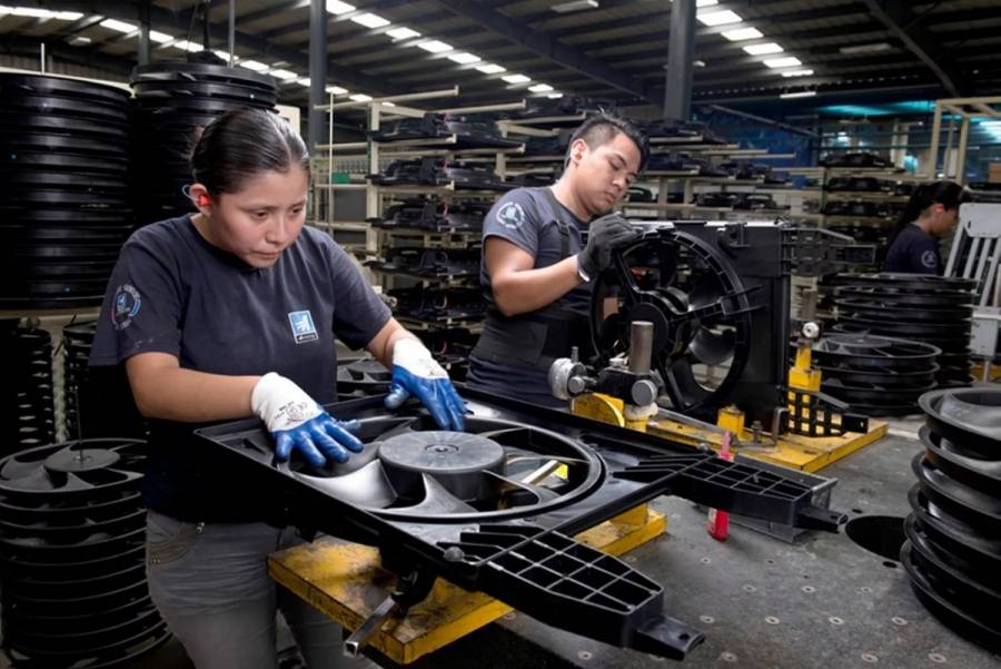 Actividad industrial de México aumentó 0.7 % a tasa mensual