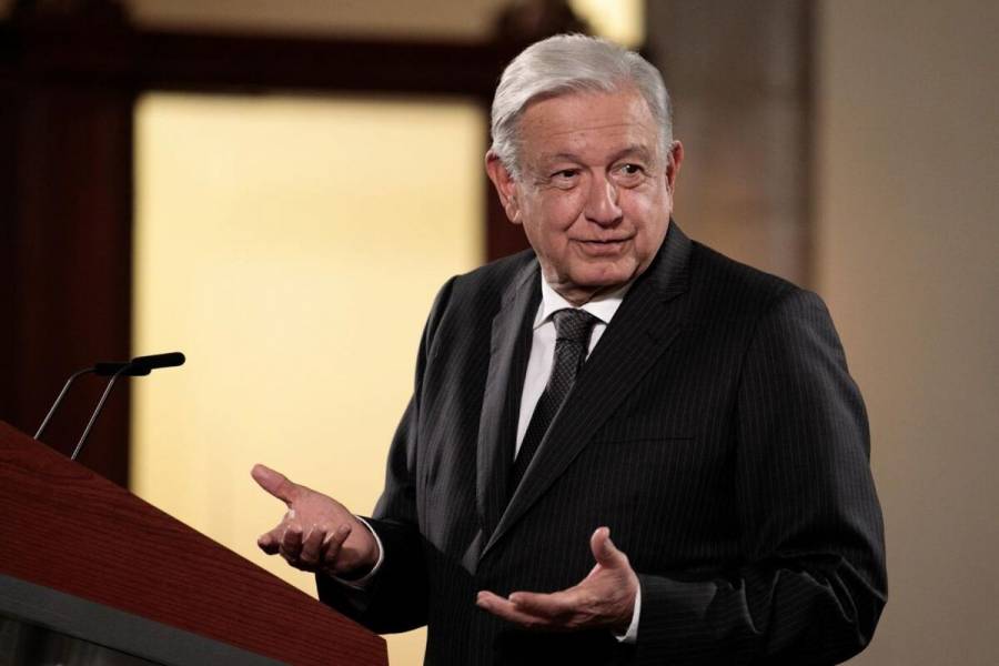 AMLO llama a PRI y PAN a regresar a sus orígenes ante posible ruptura