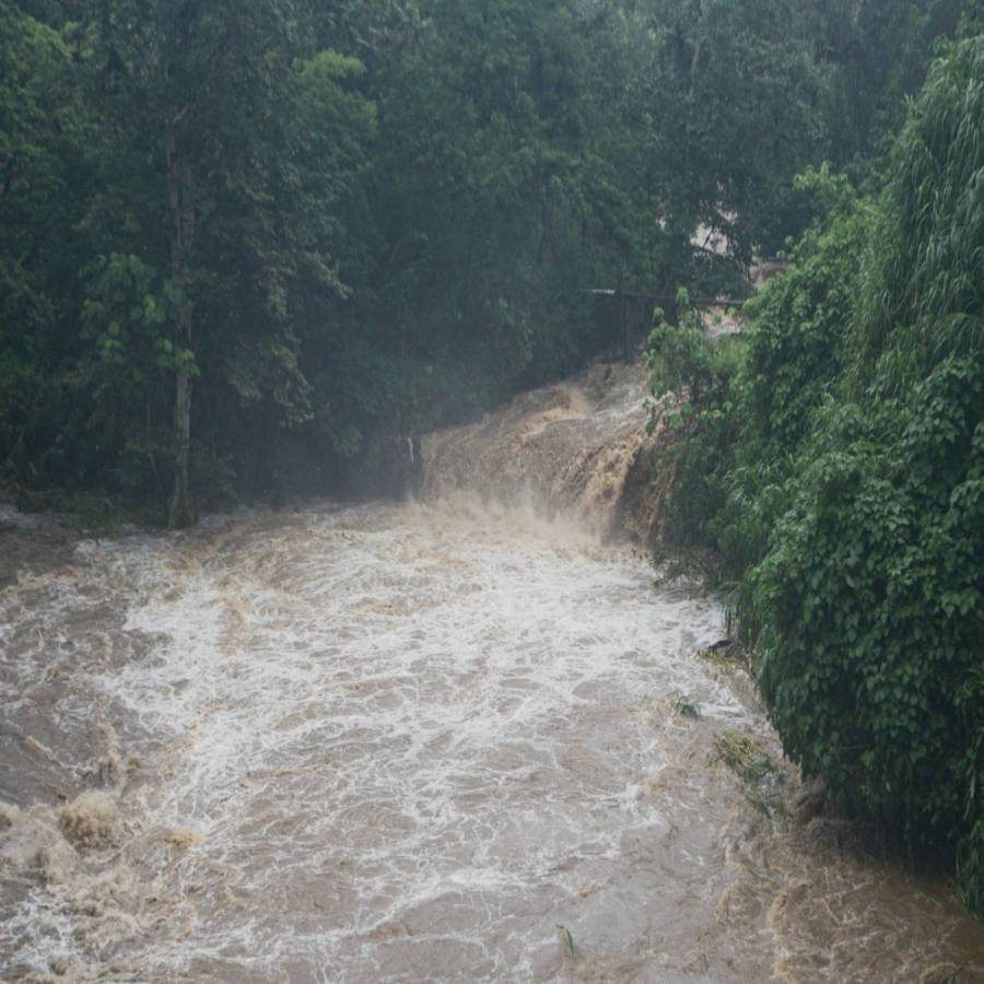 Jóvenes mueren ahogados en el Río Calzadas