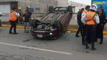 Conductora sufre volcadura tras crisis convulsiva en Torre&oacute;n