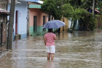 Feligreses piden lluvia y terminan con el templo inundado en Jilotepec