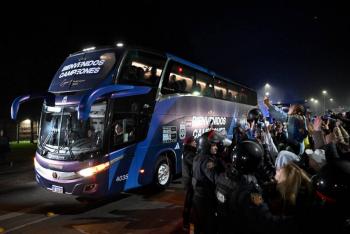 Aficionados reciben en Buenos Aires a la Selecci&oacute;n de Argentina, flamante bicampe&oacute;n de Am&eacute;rica