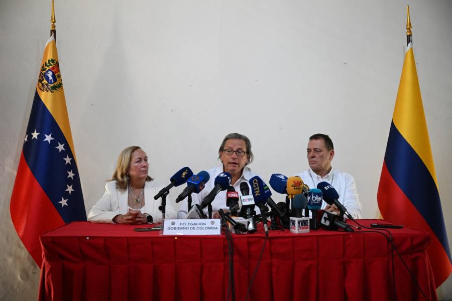 Colombia extiende por tres meses tregua con una facci&oacute;n disidente de FARC