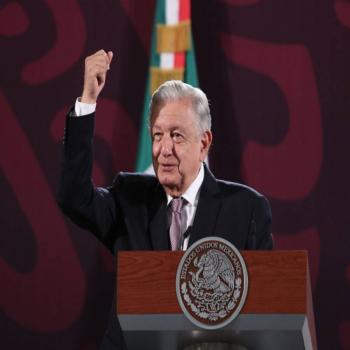Derivado del atentado, AMLO sugirere a Biden y Trump regular venta de armas