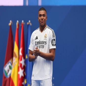 Mbapp&eacute; presentado en el Santiago Bernab&eacute;u