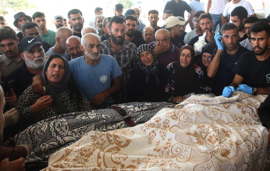 Los sirios en el Líbano lloran a los niños muertos en un ataque atribuido a Israel