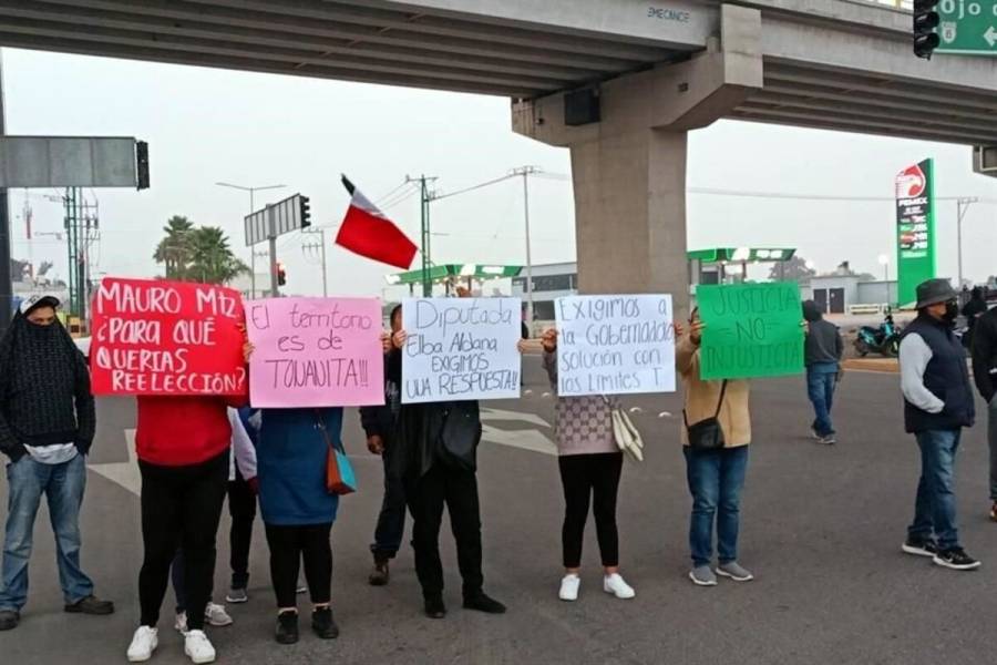 Pobladores de Tonanitla bloquean accesos al AIFA