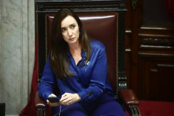 Vicepresidenta argentina rechaza cr&iacute;ticas a futbolistas por cantos racistas; acusa a Francia de “pa&iacute;s colonialista”