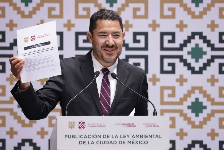 Batres destaca que en Ley Ambiental est&aacute; prohibida la privatizaci&oacute;n del agua