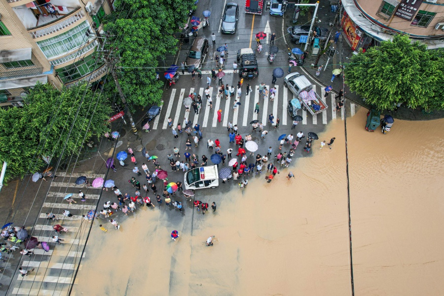 China devastada por lluvias torrenciales: Al menos 20 muertos y decenas de desaparecidos
