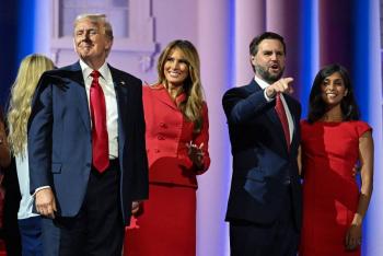 Trump retoma campa&ntilde;a contra un Biden enfrascado