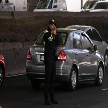 Automovilista es arrollado al intentar cambiar una llanta