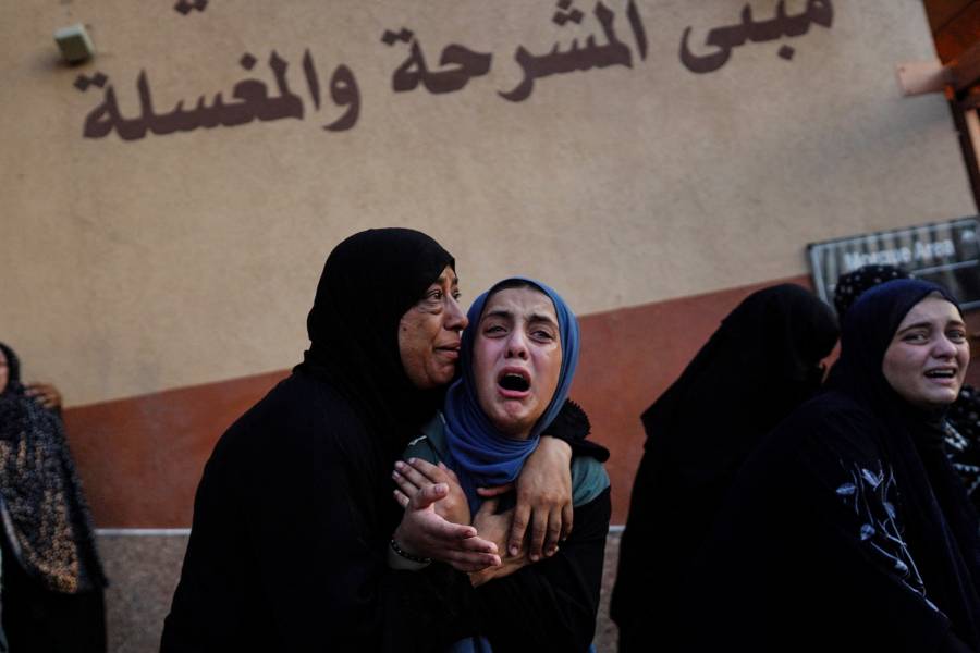 El gobierno de Gaza informa decenas de muertes en bombardeos israelíes en el sur.