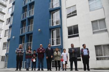 Batres entrega viviendas en &Aacute;lvaro Obreg&oacute;n