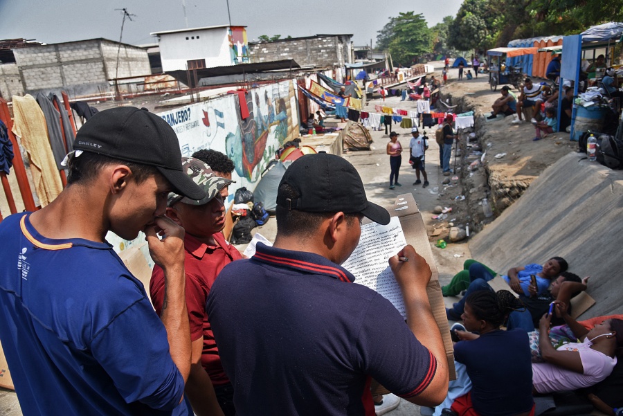 Unos 300 mexicanos escapan a Guatemala por violencia en Chiapas