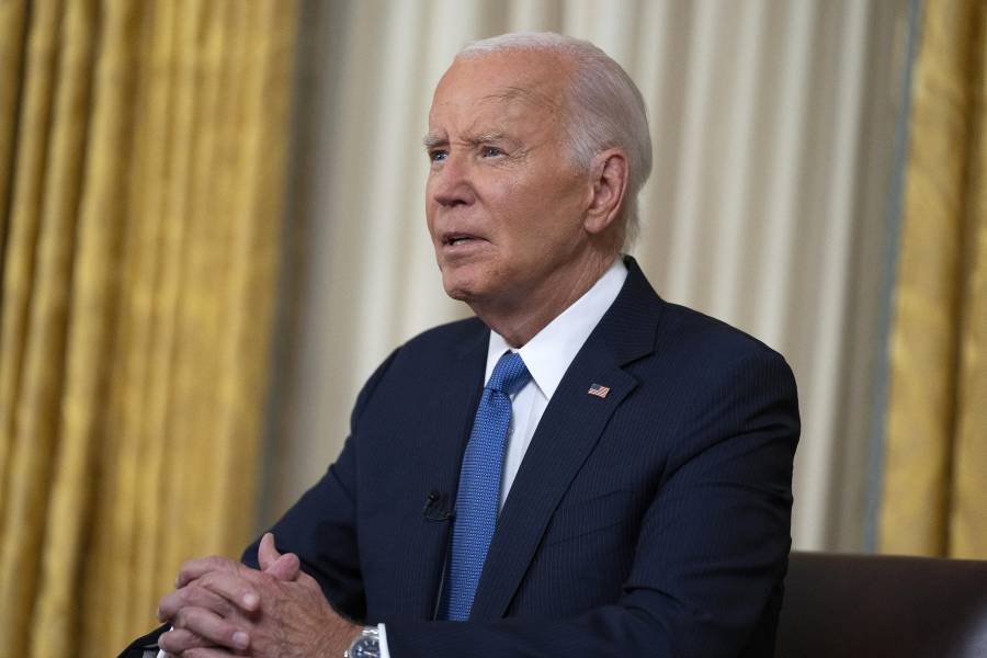 Biden dice que renunció para defender 