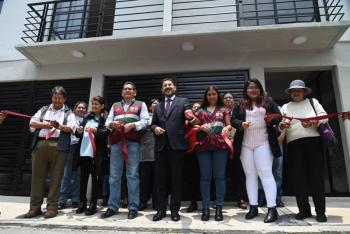 Batres entrega viviendas del INVI en Azcapotzalco