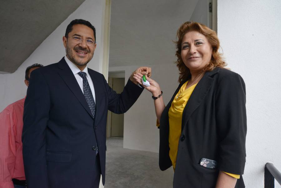 Entrega Batres unidad habitacional en Azcapotzalco, en beneficio de 32 habitantes