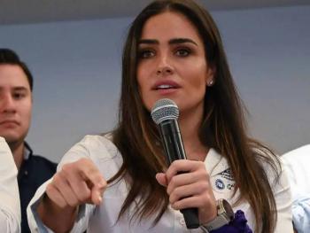 Chocan Fiscal&iacute;a capitalina y Alessandra Rojo por investigaciones sobre atentado armado