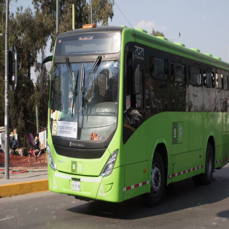 16 lesionados tras choque de un autobús de transporte público
