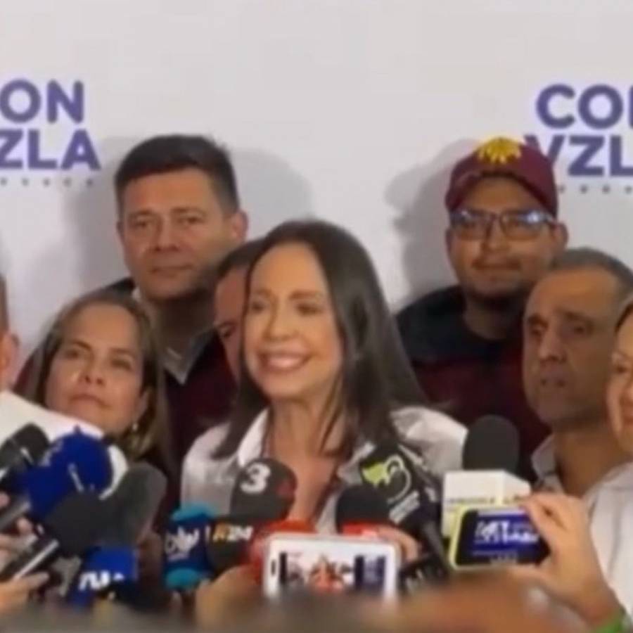 Oposición de Venezuela pide a electores permanecer en centros de votación para escrutinio