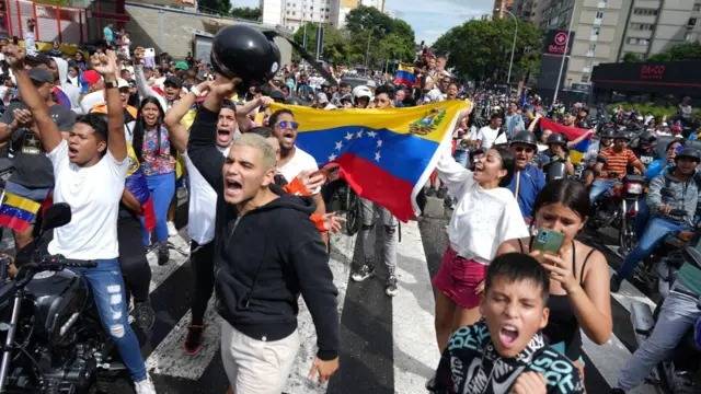 Cientos de manifestantes en Venezuela protestan contra resultados electorales
