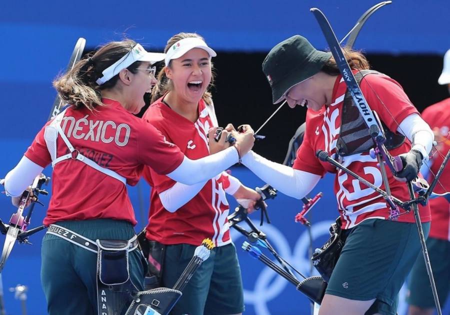 Presidente felicita a jugadoras de tiro con arco por primera medalla en las Olimpiadas