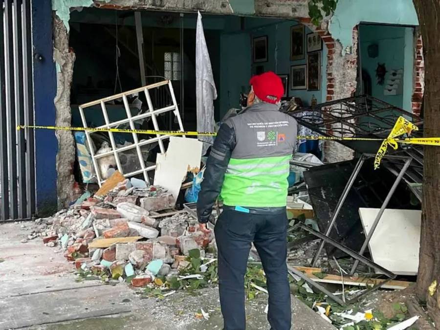 Explosión por acumulación de gas en San Pedro de los Pinos deja daños materiales y crisis nerviosa