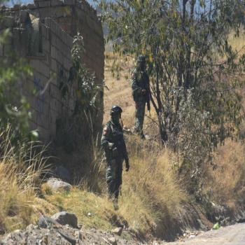 Colectivo de b&uacute;squeda localiza fosa con restos humanos