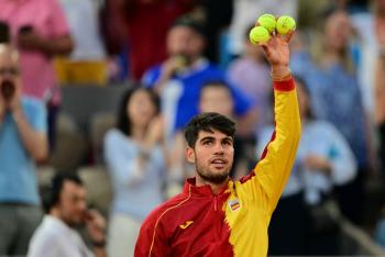 Alcaraz gana en segunda ronda de singles y se prepara para los dobles con Nadal