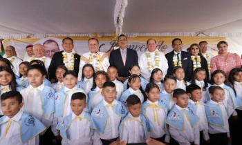 Sergio Salom&oacute;n da la bienvenida al nuncio apost&oacute;lico en M&eacute;xico