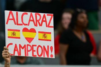 Alcaraz se sobrepone al susto de la lesi&oacute;n y alcanza los octavos de final de los Juegos Ol&iacute;mpicos