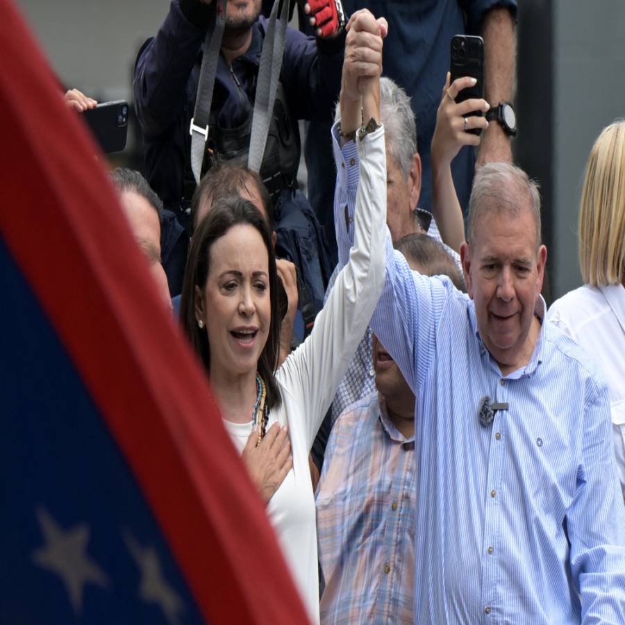 Costa Rica ofrece asilo político Machado y González