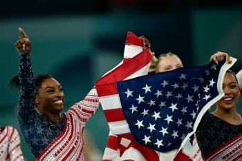 La brillante Biles lleva a Estados Unidos al oro ol&iacute;mpico por equipos femenino
