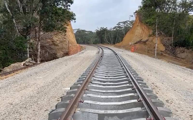 Campesinos bloquean trabajos en la L&iacute;nea K del Tren Trans&iacute;stmico