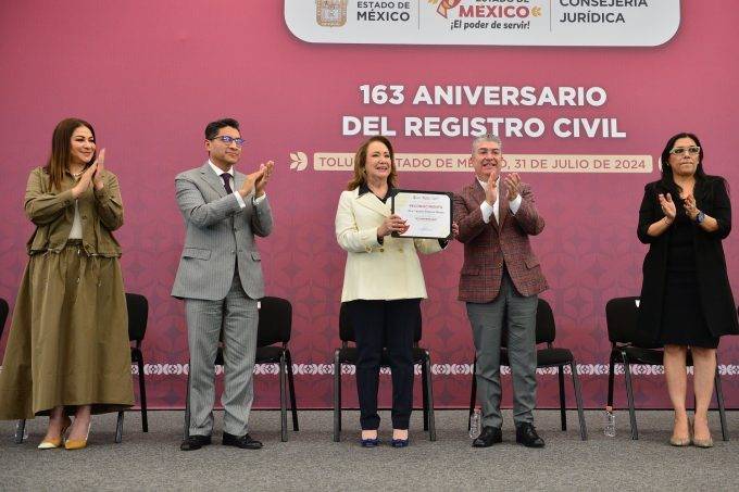 Delfina Gómez mejora condiciones laborales del personal del Registro Civil del Edomex