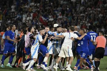 La victoria de Francia sobre Argentina desata escenas desagradables en el duelo ol&iacute;mpico