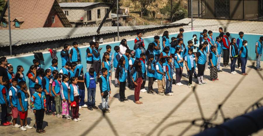 Más de 130 niños migrantes y desplazados concluyen su educación en Tijuana
