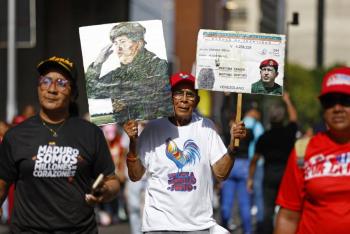 Miles de personas protestan en Venezuela por victoria de Maduro