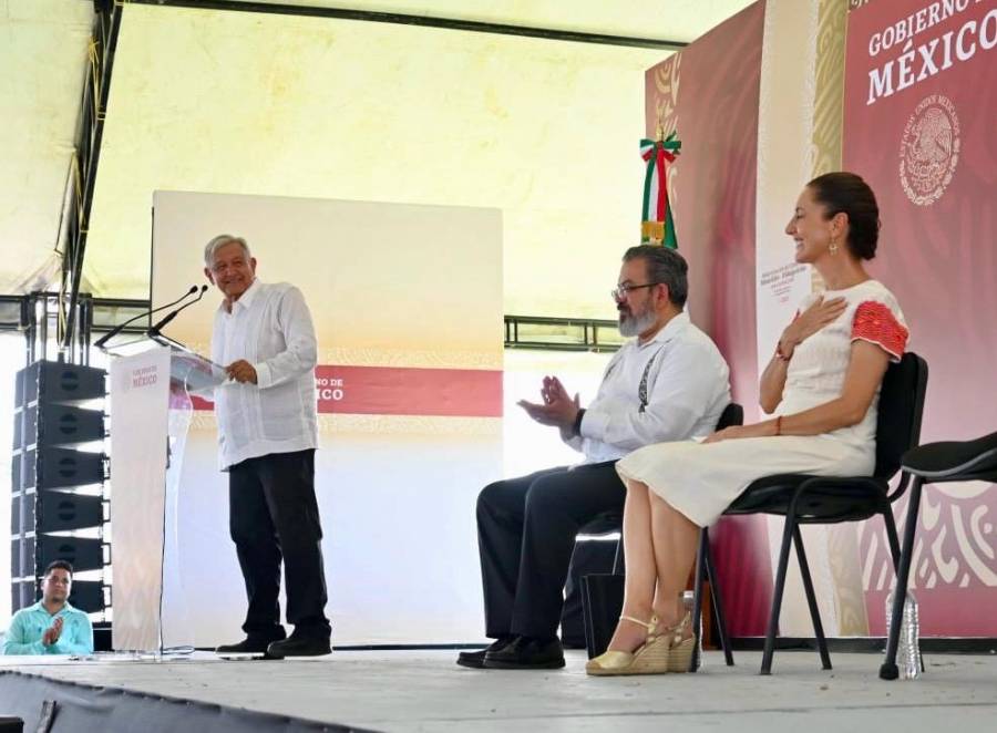 AMLO Inaugura modernización de camino Minatitlán = Hidalgotitlán