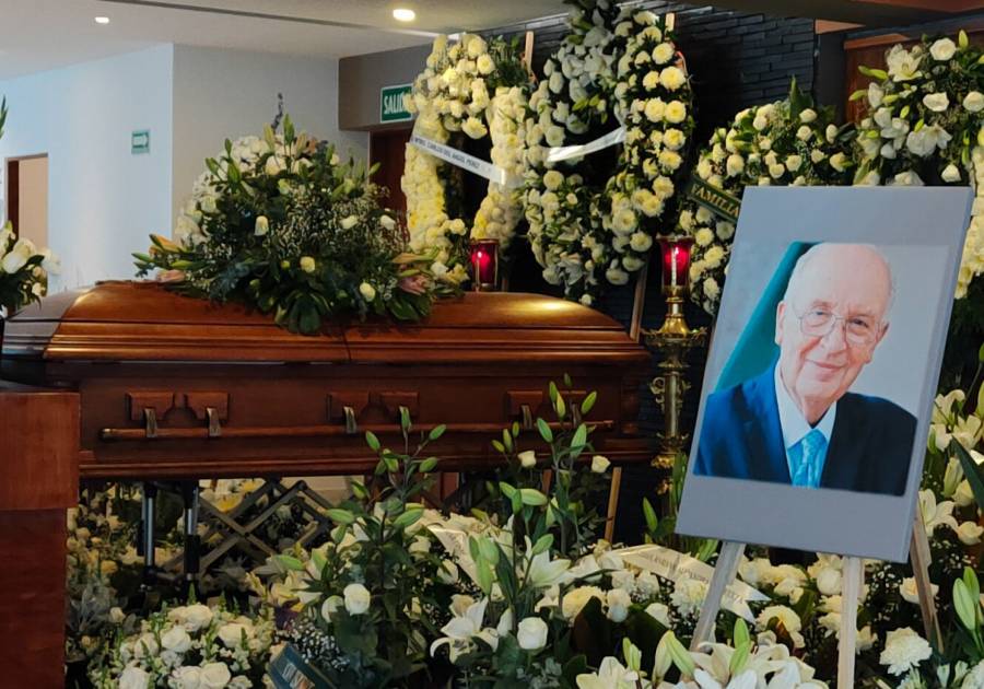 AMLO lamenta la muerte de José Agustín Pinchetti, abogado y excolaborador