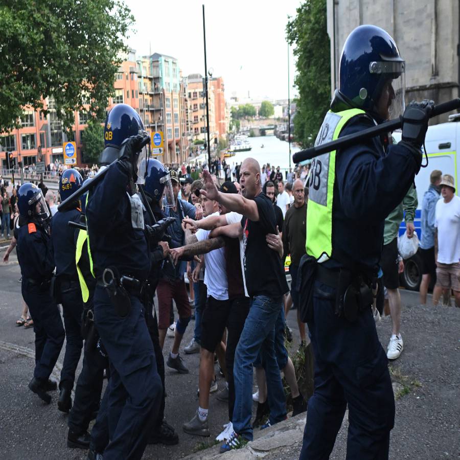 Violentas protestas de la extrema derecha en Reino Unido