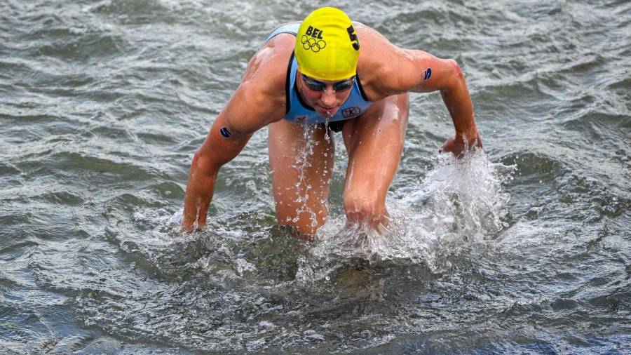 París 2024 | Esta es la bacteria E. coli, la cual hospitalizó a una atleta tras nadar en el río Sena
