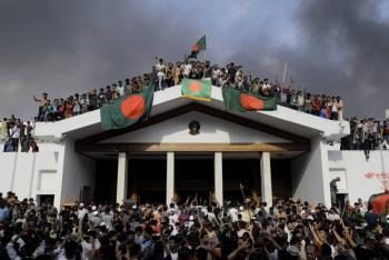 EE.UU. llama a la calma en Bangladesh y elogia el papel del ej&eacute;rcito
