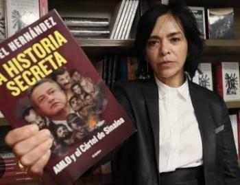 AMLO pide a Anabel Hern&aacute;ndez revele sus fuentes en caso Ayotzinapa