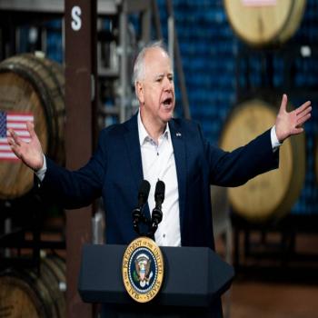 Kamala Harris elige al gobernador de Minnesota, Tim Walz, como compañero de fórmula