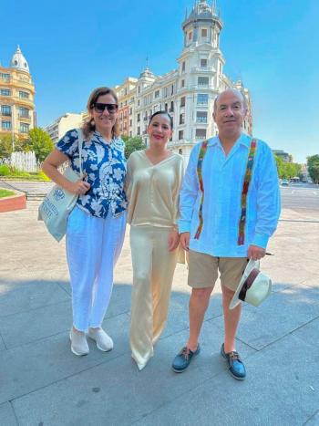 Sandra Cuevas, buscando construir “una verdadera opci&oacute;n pol&iacute;tica”, veranea en Espa&ntilde;a con Calder&oacute;n y Zavala